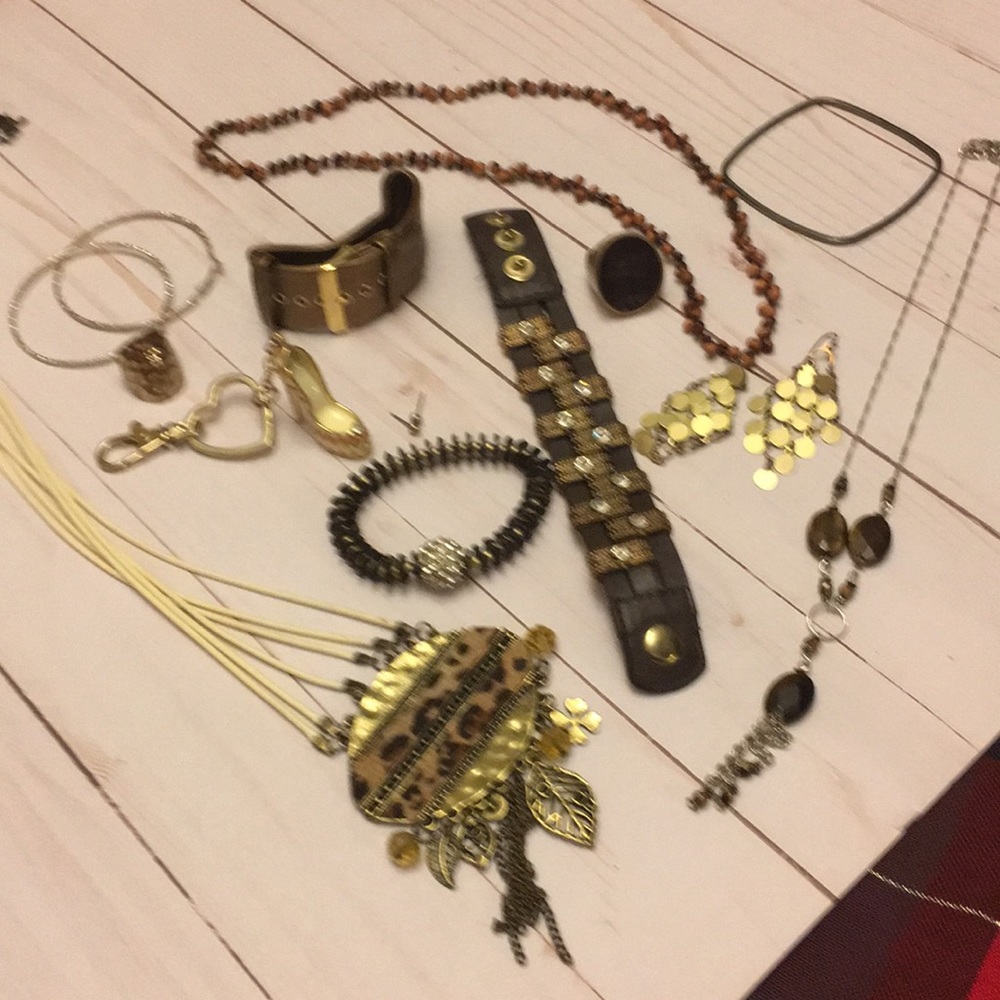 Jewelry - Picture 3 of 3